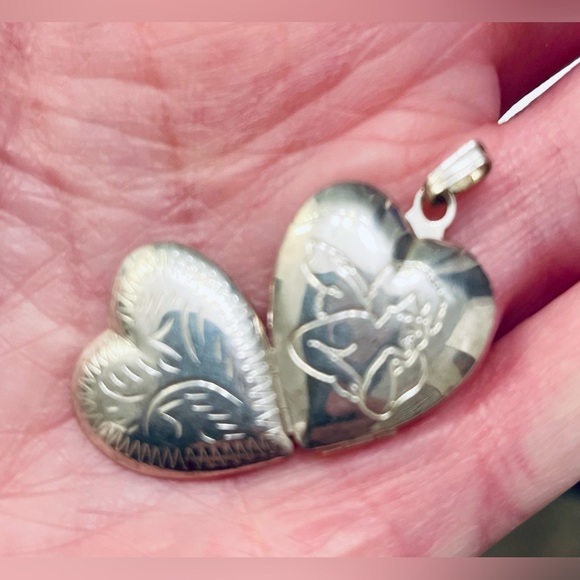 4 Photo Heart Locket Artisan Engraved Pendant Necklace, 925, RARE FIND!- Vintage - Picture 9 of 16